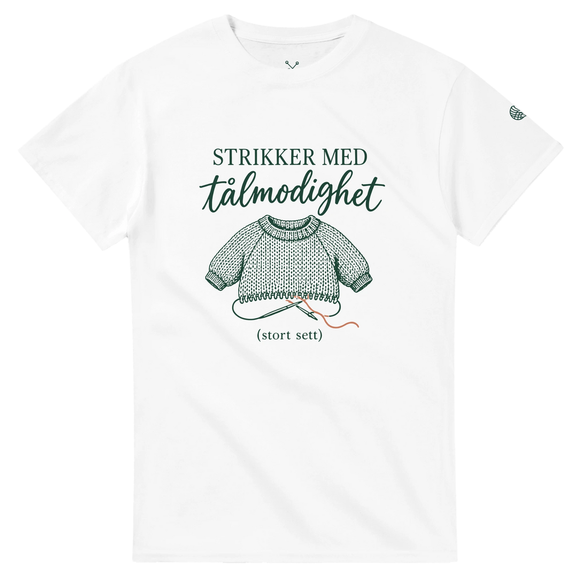 Strikker med tålmodighet (stort sett) – hvit t-skjorte, forside